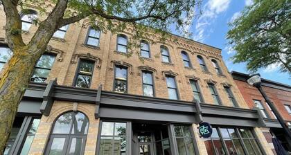 Beautiful Downtown 3bd apartment close to all the good stuff!