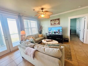 Smart-TV, bordtennis og bøker