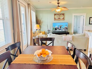 Smart-TV, bordtennis og bøker