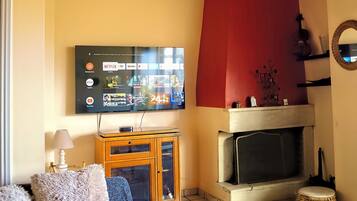 Smart TV y chimenea
