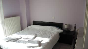 2 bedrooms, iron/ironing board, WiFi, bed sheets