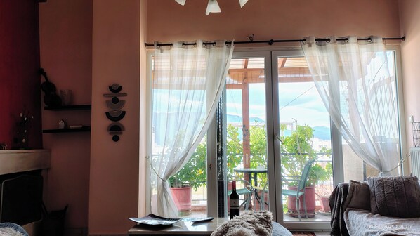 Smart-tv en een open haard