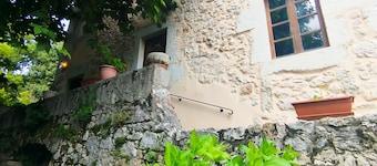 Maison de charme ancienne entre Lacs et Rhône
