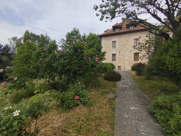 Property grounds - Maison de charme ancienne entre Lacs et Rhône (Yenne)