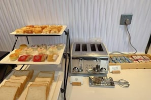Restaurant - Homeinn Plus Hotel (Qingdao Weihai Road Taidong Pedestrian Street) (Qingdao)