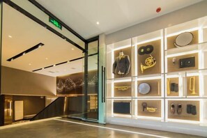 Lobby lounge - Homeinn Plus Hotel (Qingdao Weihai Road Taidong Pedestrian Street) (Qingdao)