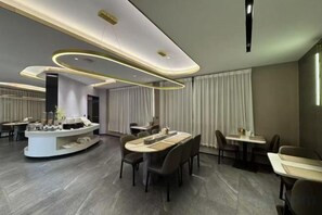 Unclassified image, 2 of 52, button - Homeinn Plus Hotel (Qingdao Weihai Road Taidong Pedestrian Street) (Qingdao)
