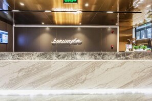 Lobby lounge - Homeinn Plus Hotel (Qingdao Weihai Road Taidong Pedestrian Street) (Qingdao)