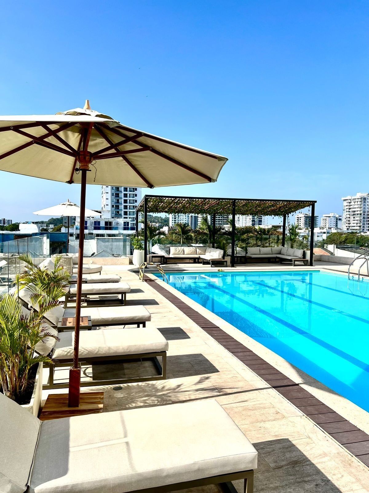 Apartamento, 1 habitación, accesible para personas con discapacidad, balcón | Piscina | Una piscina al aire libre
