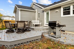 Outdoor dining - Newly Renovated 2BR Cottage on The Point (Colonial Beach)