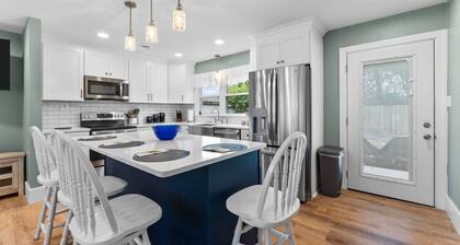 Newly Renovated 2BR Cottage on The Point