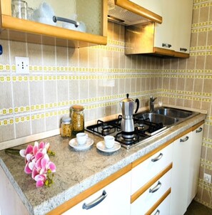 Apartment, 2 Bedrooms, Garden View | Interior