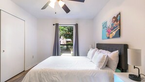 A bedroom with a bed, a ceiling fan, a nightstand, a lamp, and a painting on the wall. - Baton Rouge-Pet friendly, 2BR/2BA, Near LSU (Baton Rouge)
