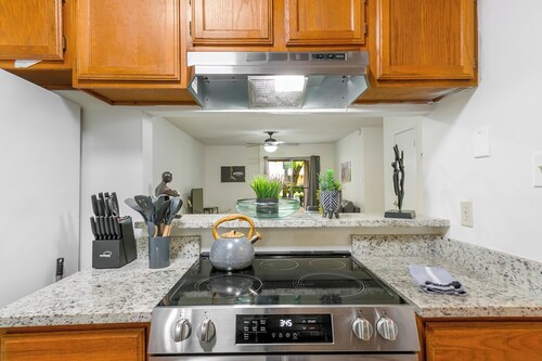 Charming 2-bedroom condo with WiFi, AC in fantastic Baton Rouge