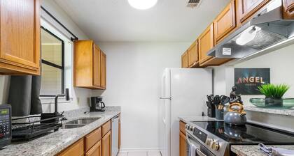 Charming 2-bedroom condo with WiFi, AC in fantastic Baton Rouge