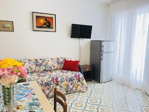 Studio, Balcony, Ocean View | Living room