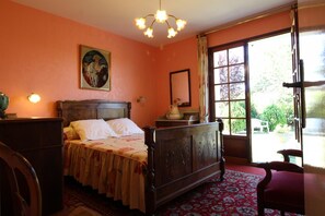 2 bedrooms, iron/ironing board, Internet