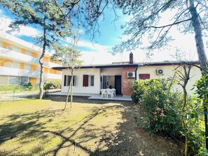 Exterior - Villa With Private Garden Near the Beach and Center (San Michele al Tagliamento)