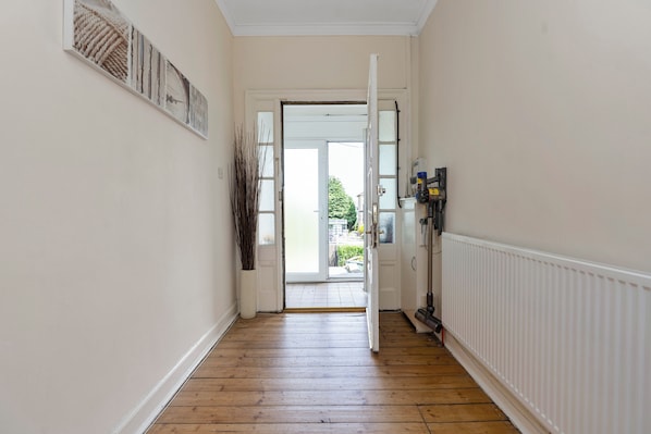 Dormitori compartit, 2 dormitoris, vistes al jardí | Interior