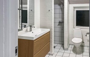 Shower - Gorgeous home in Nordborg with sauna (Nordborg)