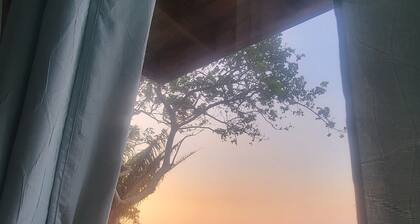 OasisCharming 2-bedroom condo WiFi, AC with amazing views of ocean/Crawfish Rock