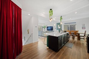 Interior - Large Retreat • Pools • Air Hockey • Top Location! (Johnstown)