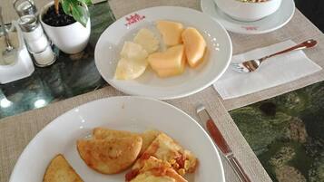 Free daily continental breakfast