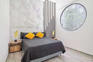 6 bedrooms, iron/ironing board, free WiFi, bed sheets