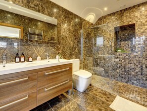 Shower - The Farm House (Richmond)