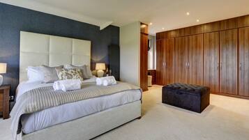 5 bedrooms, individually decorated, individually furnished, free WiFi