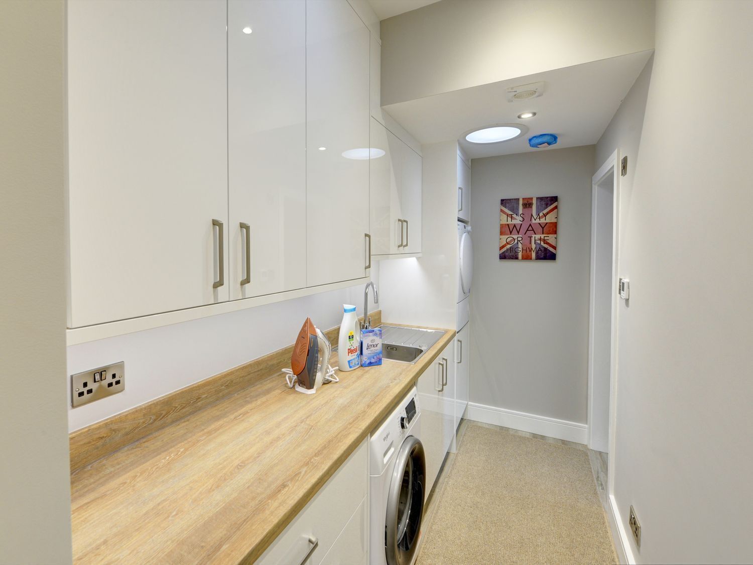 المنشأة من الداخل