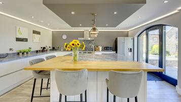 Cookware/dishes/utensils
