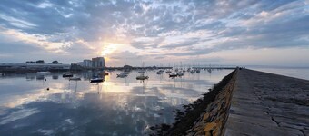 2 bedroom flat in peaceful location near the sea, a short trip from city centre