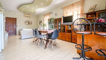 House | 1 bedroom, desk, Internet