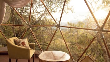 Deluxe Villa, Balcony, Mountain View | Living area