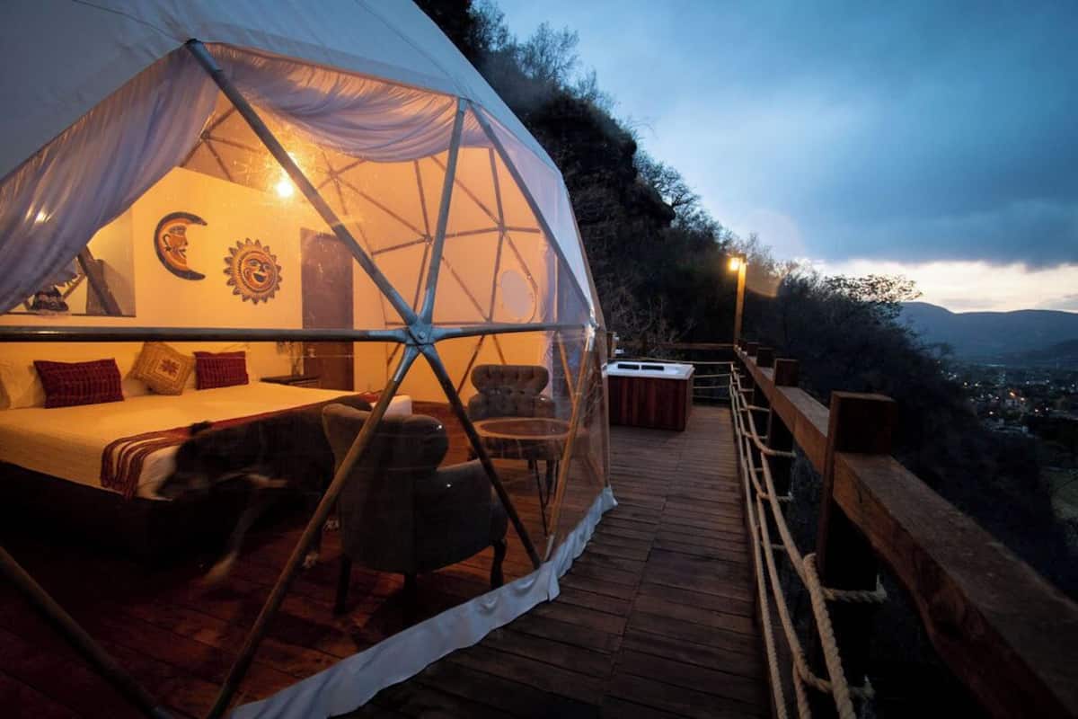 Vila luxo, sacada, vista para a montanha | Wi-Fi de cortesia, roupa de cama