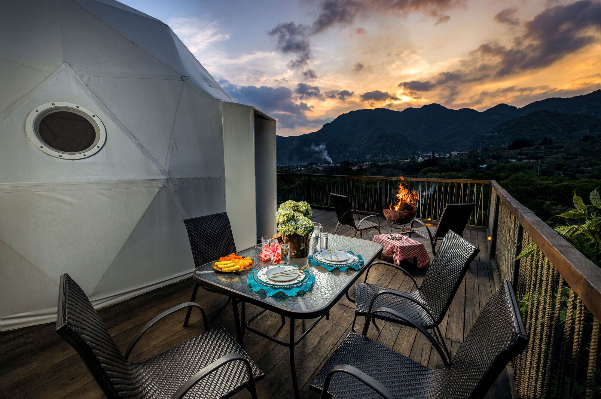 豪華別墅, 陽台, 山景 | 房內用餐區