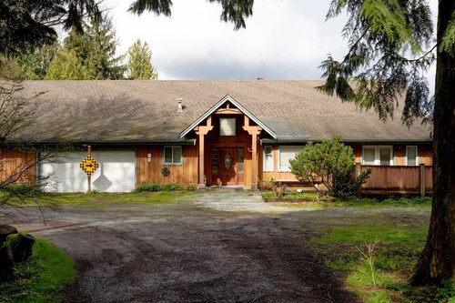 Fort Wine Manor: Entire Private Estate Home