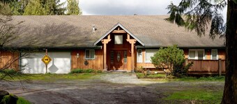 Fort Wine Manor: Entire Private Estate Home