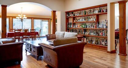 Fort Wine Manor: Entire Private Estate Home