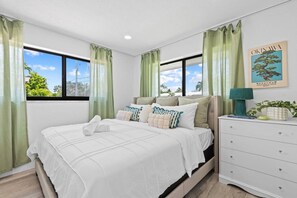 5 chambres, bureau, fer et planche à repasser, lit parapluie