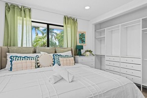 5 bedrooms, desk, iron/ironing board, travel cot