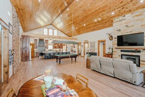 Interior - Little Missouri Riverfront Lodge near Swaha Marina and Diamond Mine (Murfreesboro)