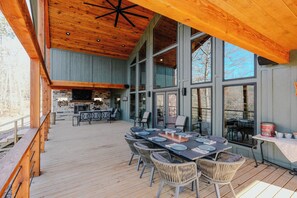 屋外ダイニングエリア