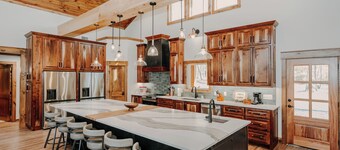 Little Missouri Riverfront Lodge near Swaha Marina and Diamond Mine