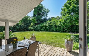 Outdoor dining - Awesome home in Rudkøbing with sauna (Rudkøbing)