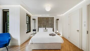 5 bedrooms, desk, iron/ironing board, free WiFi