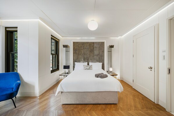 5 bedrooms, desk, iron/ironing board, free WiFi