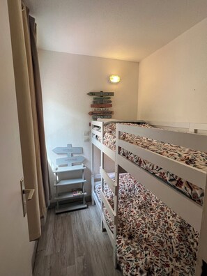 2 dormitorios, tabla de planchar con plancha, wifi y ropa de cama