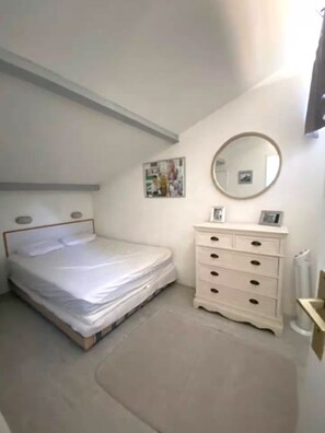 2 habitaciones, tabla de planchar con plancha, wifi y ropa de cama